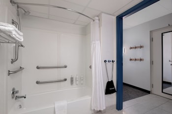 Room, 1 King Bed, Bathtub (Mobility & Hearing)