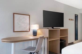Room, 2 Queen Beds (Mobility & Hearing, Roll-in Shower)