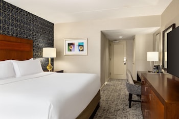 Room, 1 King Bed, Mobility Accessible (Roll-in Shower)