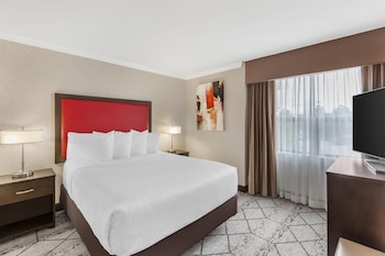 Suite, 1 Queen Bed, Non Smoking, Microwave (with Sofabed)
