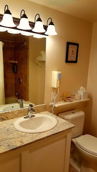 Deluxe Room, 2 Queen Beds, Fireplace