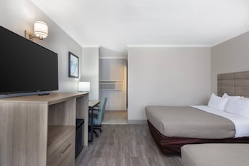 Exterior Room, 2 Queen Beds, Non Smoking (No Elevator)