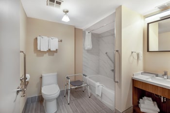 Room, 2 Queen Beds, Accessible, Non Smoking (Upgrade)