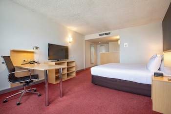 1 King Bed Premium
