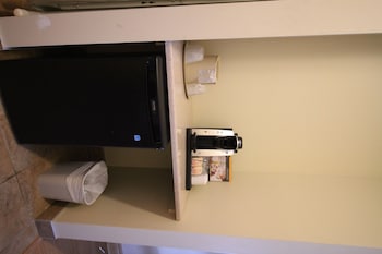 Standard Room, 2 Double Beds, Non Smoking