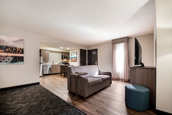 Suite, 2 Queen Beds, Non Smoking, Kitchen (Shower Only;with Sofabed)