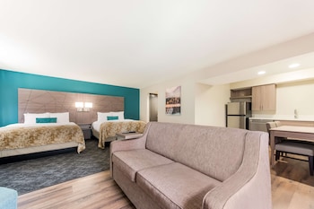 Suite, 2 Queen Beds, Non Smoking, Kitchen (Shower Only;with Sofabed)