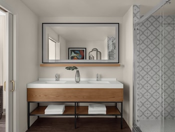 Suite (Serenity)