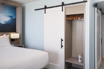 Room, 1 King Bed, Oceanfront