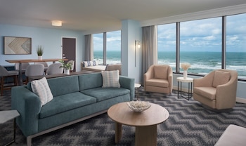 Suite, 1 King Bed, Oceanfront