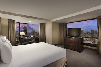 Suite, 1 Double Bed, Bathtub (Skyline Suite)