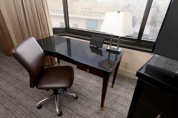 Room, 1 King Bed, Corner