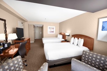 Room, 2 Double Beds, Bathtub (Skyline View)