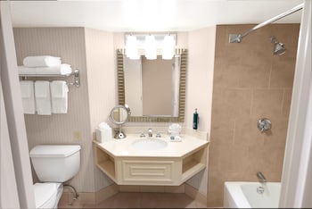Junior Suite, Multiple Beds, Bathtub (Deluxe View)