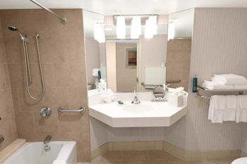 Room, 1 King Bed, Accessible, Bathtub (Mobility/Hearing, Skyline View)