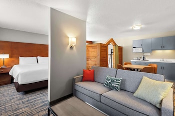 Family Suite, Multiple Beds, Non Smoking, Refrigerator & Microwave (with Sofabed)