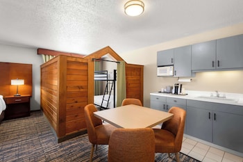 Family Suite, Multiple Beds, Non Smoking, Refrigerator & Microwave (with Sofabed)