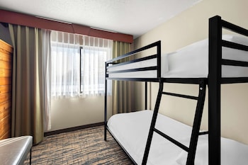 Family Suite, Multiple Beds, Non Smoking, Refrigerator & Microwave (with Sofabed)