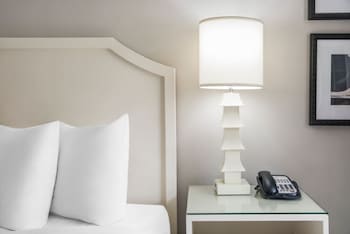 Deluxe Room, 1 Queen Bed, Refrigerator & Microwave, City View