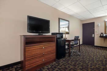 Room, 2 Queen Beds, Accessible, Non Smoking