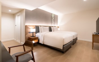 Suite, 2 Bedrooms (1 King & 2 Doubles)