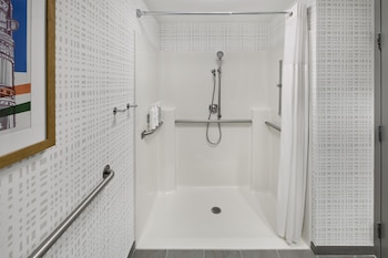 Room, 1 Queen Bed, Mobility Accessible, Microwave