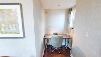 Suite, 1 King Bed, Lake View