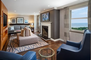 Suite, Multiple Beds, Fireplace