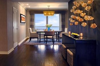 Luxury Suite, 1 King Bed