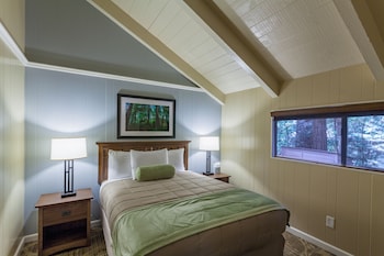 Two Room Queen Kitchen Cottage