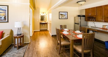 Two Room Queen Kitchen Cottage
