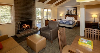 Two Room Queen Cottage with Fireplace