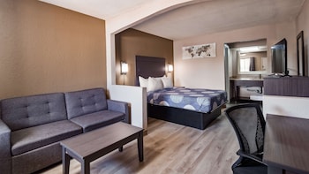 Standard Room, 1 Queen Bed, Non Smoking, Refrigerator & Microwave (with Sofabed)