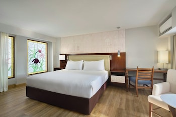 Executive Suite, 1 King Bed, Balcony