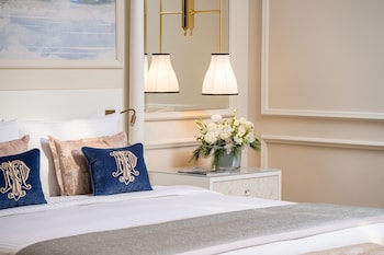 Deluxe Room, 1 King Bed, Lake View