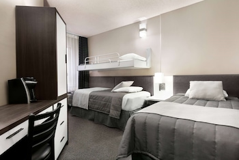 Standard Room, Multiple Beds, Non Smoking