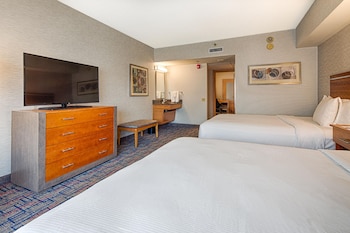 Suite, Multiple Beds, Microwave