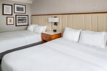 Room, 2 Queen Beds (Landmark View)