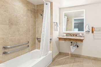 Standard Room, 1 King Bed, Accessible, Bathtub