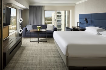 1 King Bed Corner