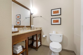 Business Room, 1 King Bed, Non Smoking, Ground Floor (Upgrade)