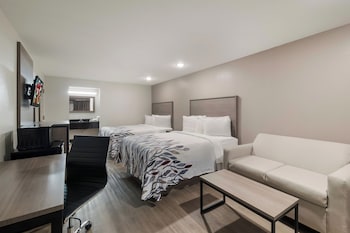 Deluxe Room, 2 Double Beds, Non Smoking, Poolside