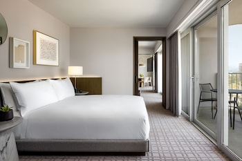 Fairmont Gold, Signature Corner Suite, 1 Bedroom, 1 King Bed