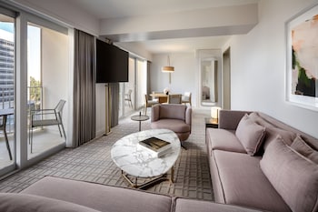 Signature Corner Suite, 1 Bedroom, 1 King Bed