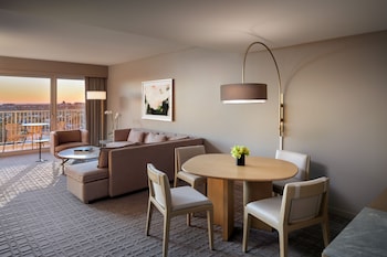 Corner Suite, 1 Bedroom, 1 King Bed