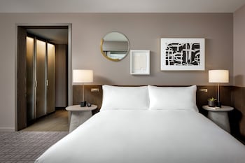 Corner Suite, 1 Bedroom, 1 King Bed