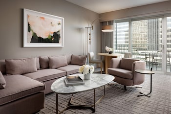Corner Suite, 1 Bedroom, 1 King Bed