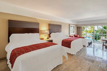Ocean Front Suite Double (2 Queen)