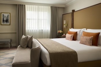 Premium Suite (Signature Extra Bed 2 Ad + 1 Ch)