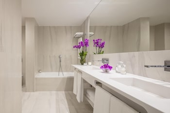 Premium Suite (Extra Bed 3 Adults)